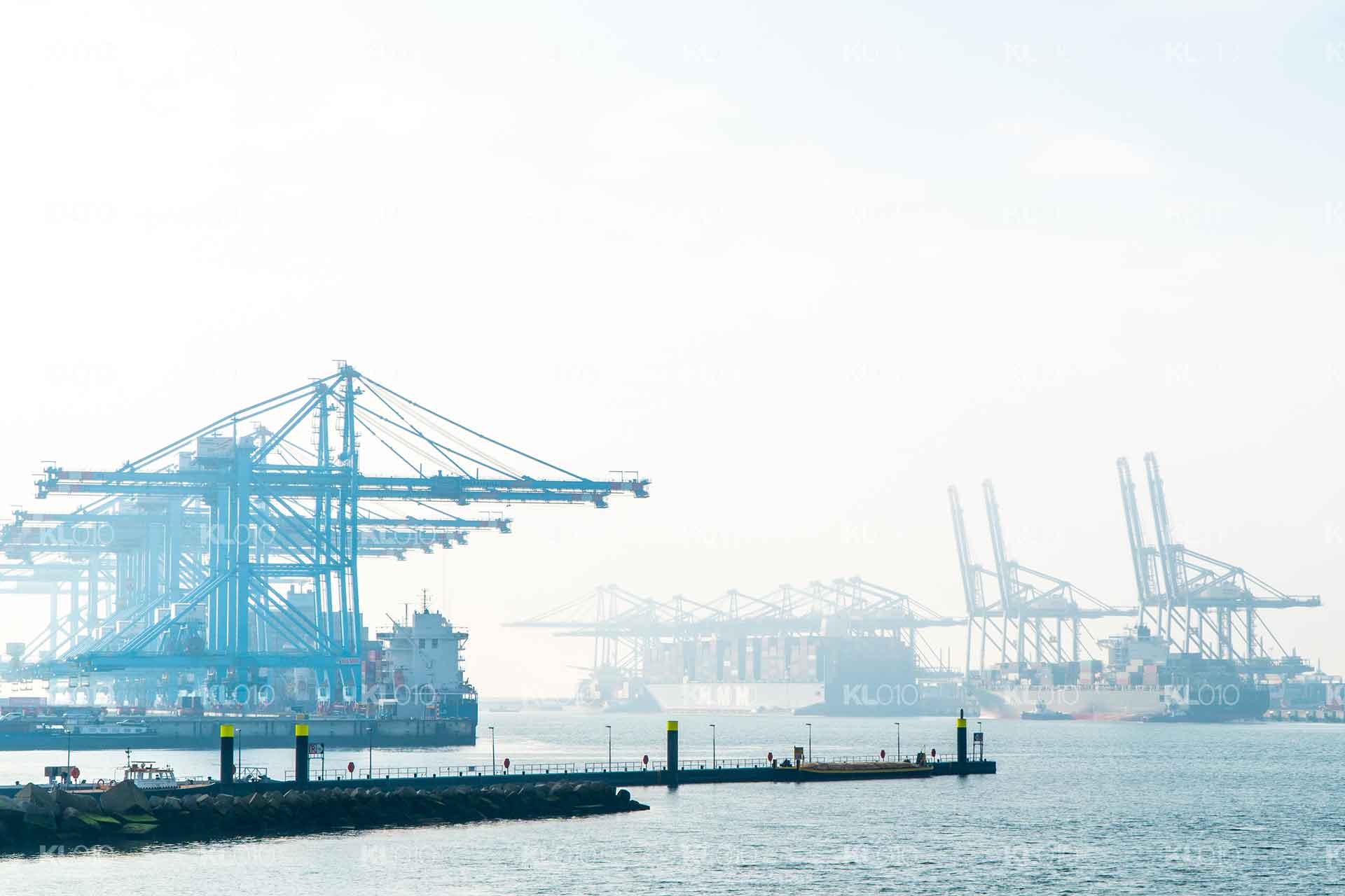 HMM aan het lossen - Tweede Maasvlakte