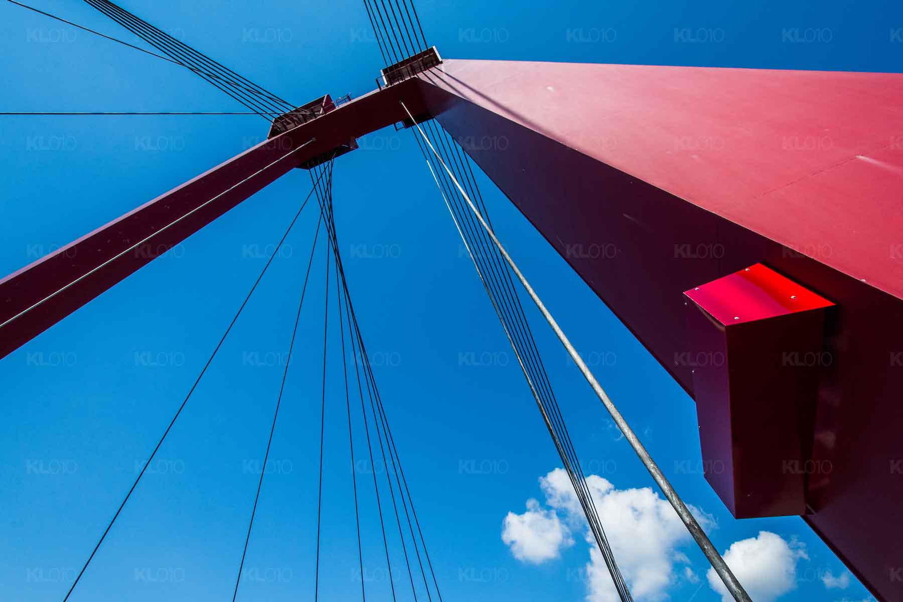 Willemsbrug van onder - Rotterdam foto