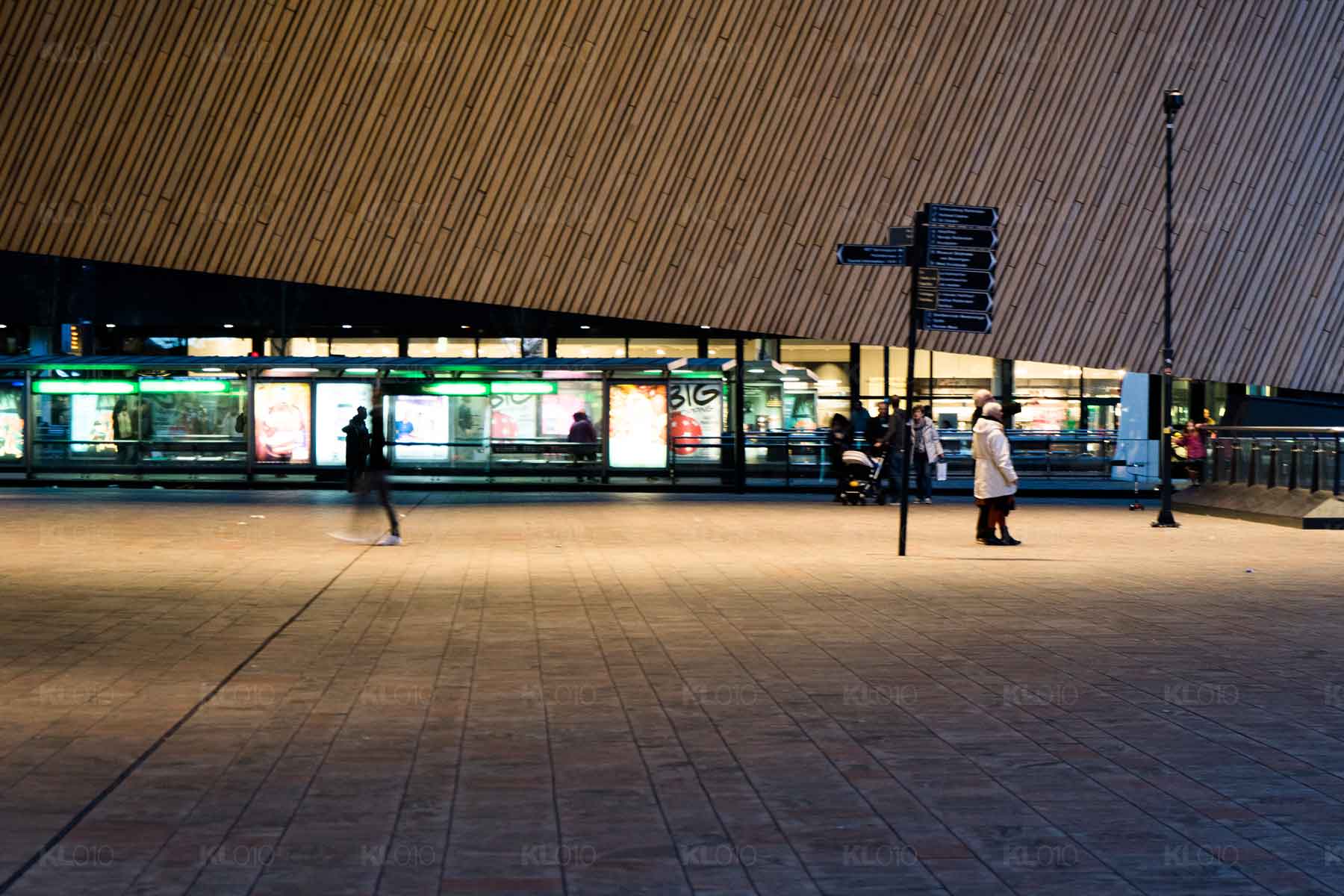 Centraal Station bij nacht 2 - Rotterdam Centraal Station