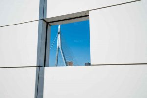 Doorkijk naar de Erasmus - Erasmusbrug