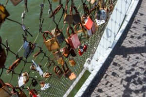 Slotjes op de brug - Rijnhavenbrug