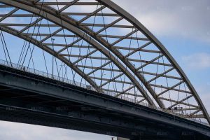 Fietsen over de Van Brienenoord