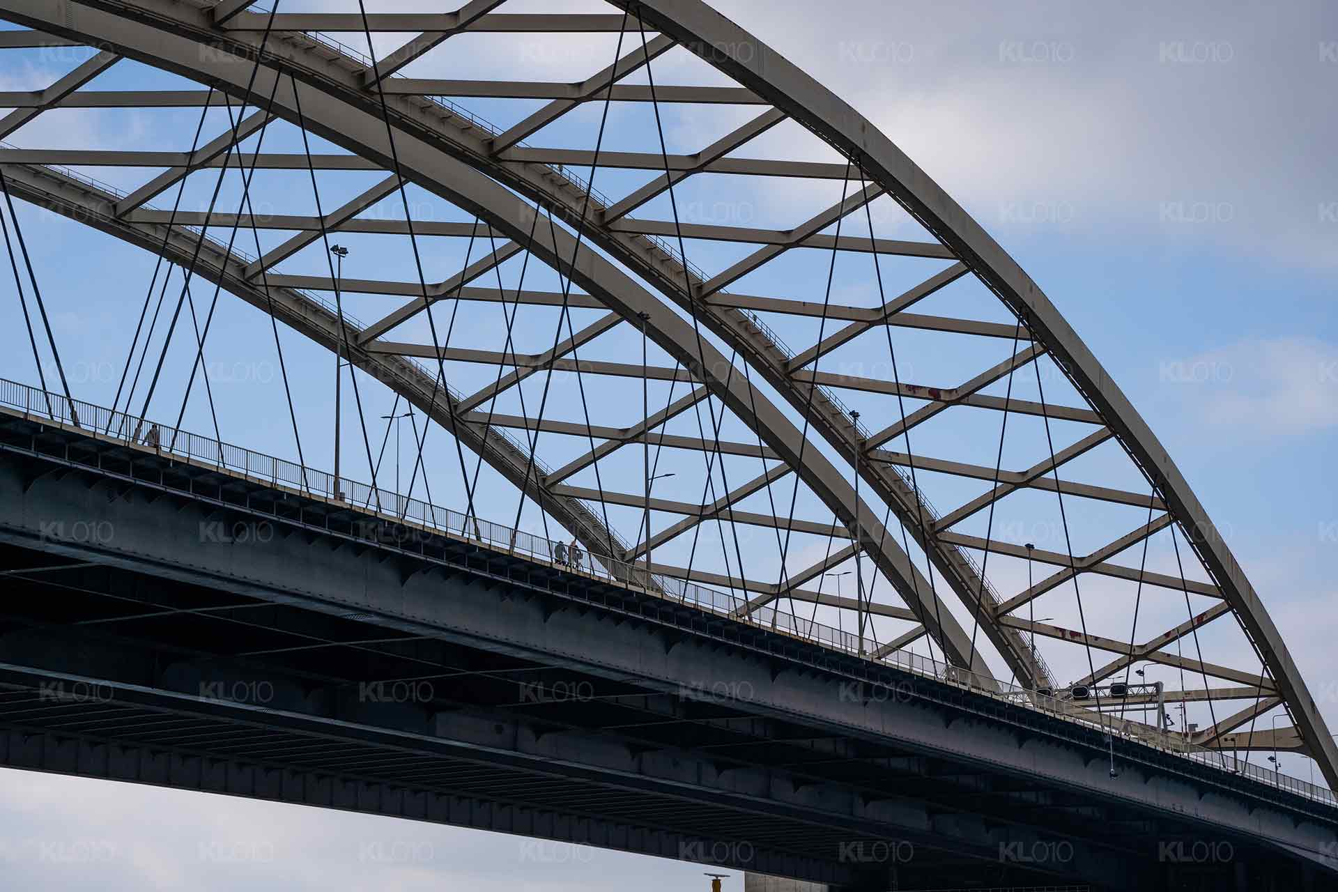 Fietsen over de Van Brienenoord